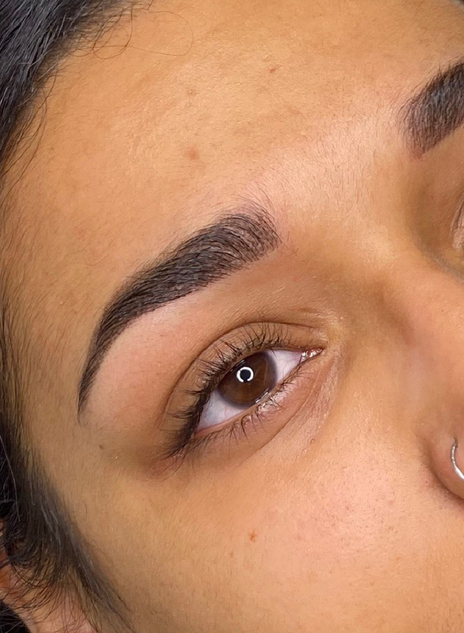 Foto Antes y después tratamiento Micropigmentación de cejas - Microblading